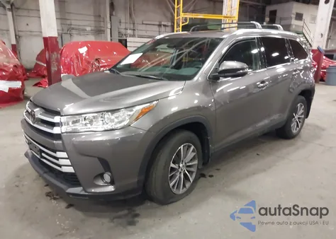 2019 Toyota Highlander Xle z USA, uszkodzony, nr VIN 5TDJZRFH1KS590656